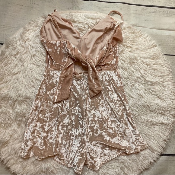 Urban Outfitters Blush Nude Crushed Velvet Romper - Picture 10 of 10